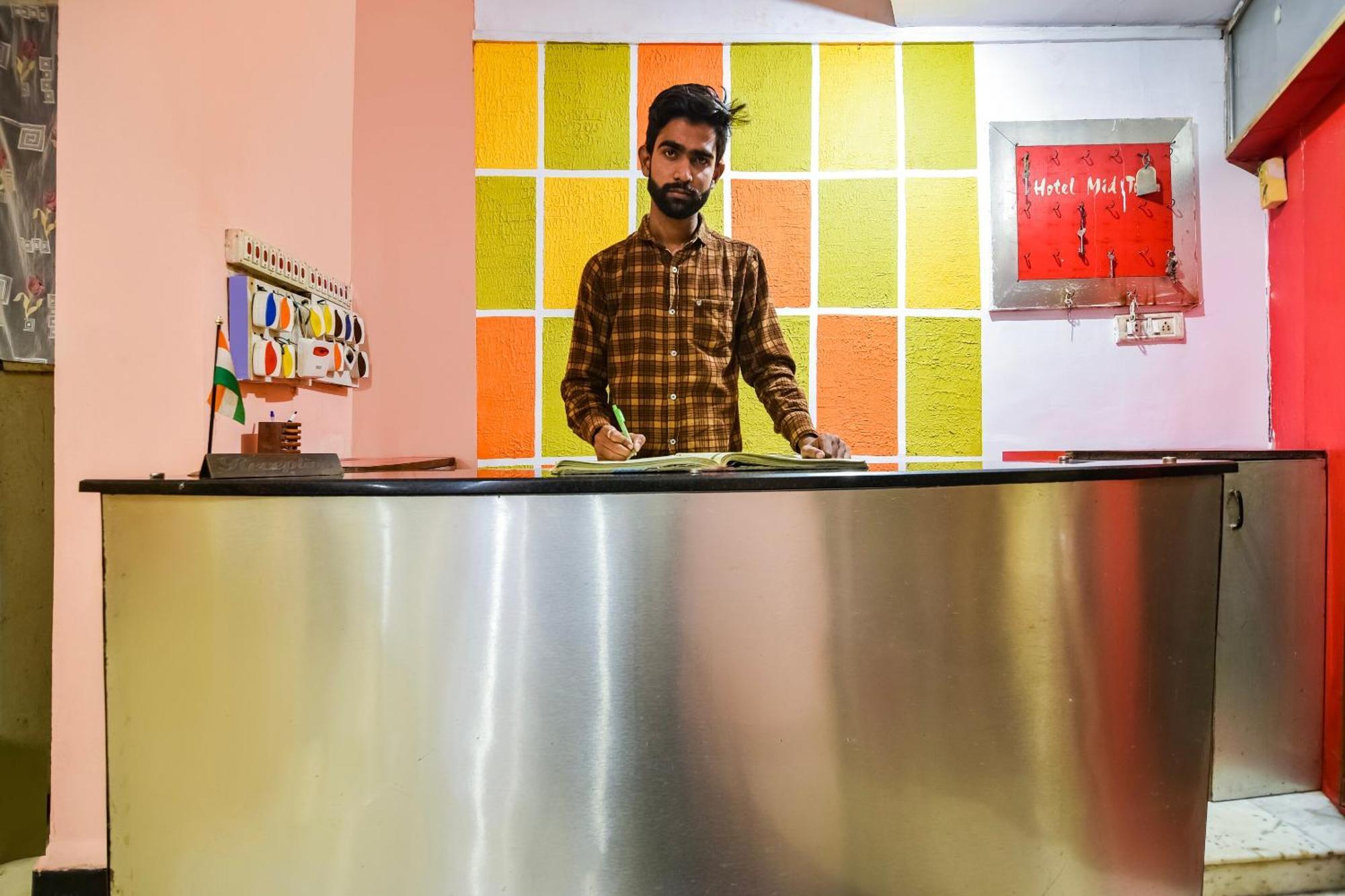 Spot On Hotel Midtown Gondia المظهر الخارجي الصورة